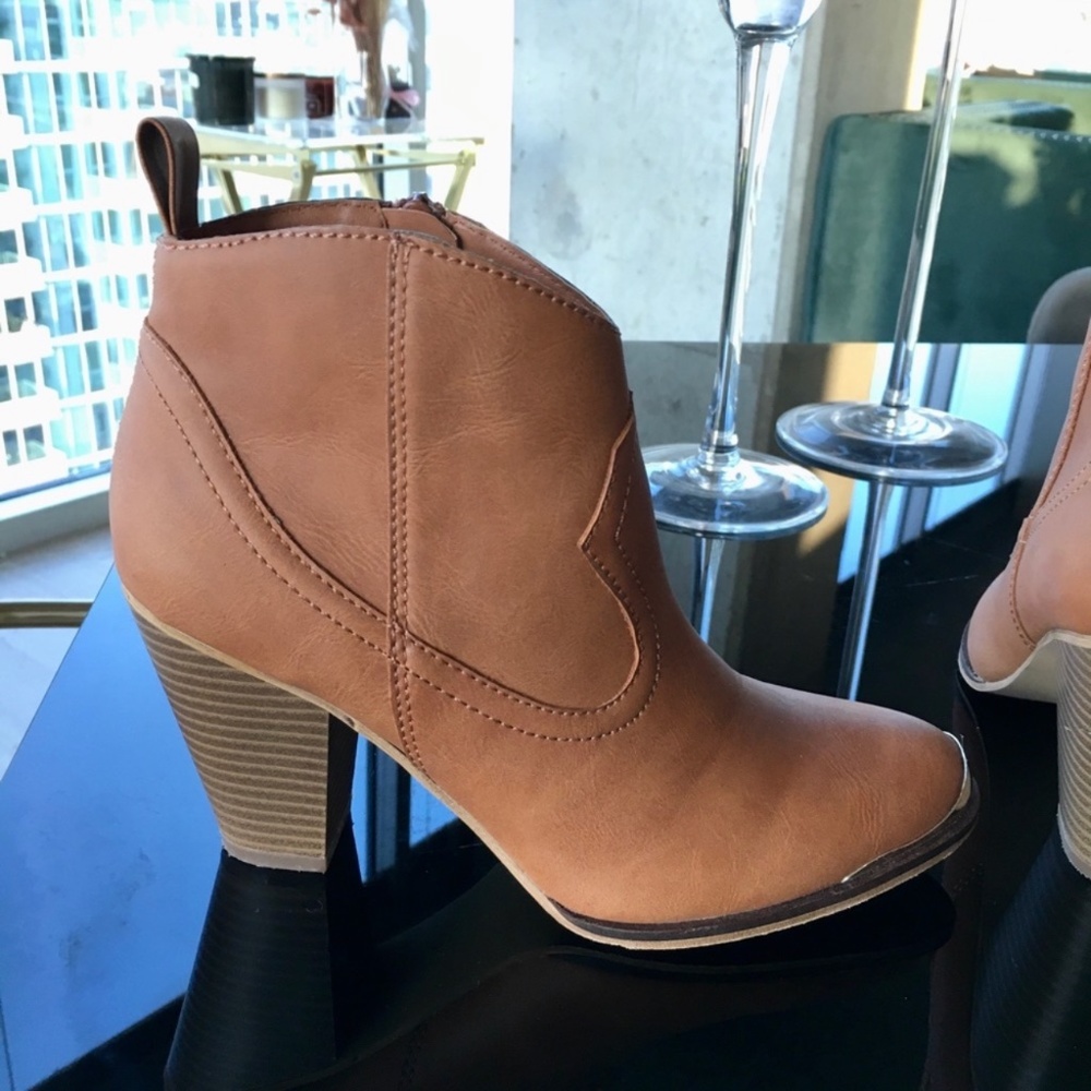 Steve Madden Booties In Cognac Size 7 - image 1
